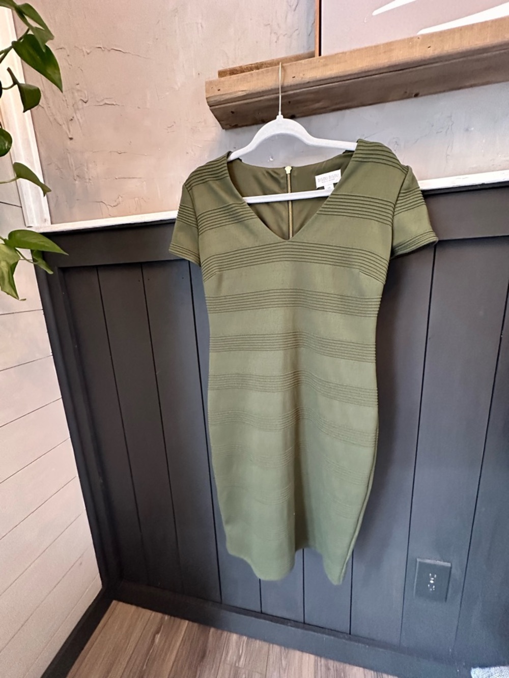Bisou Bisou Michele Bohbot Sheath Dress Olive Green White Cap Sleeve Size 10